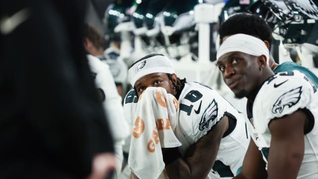 Philadelphia Eagles players watch time run out on their season.